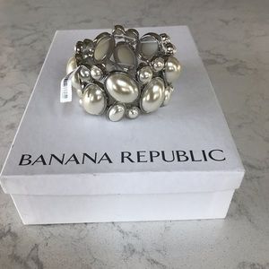 Banana Republic Pearl Stretch Bracelet